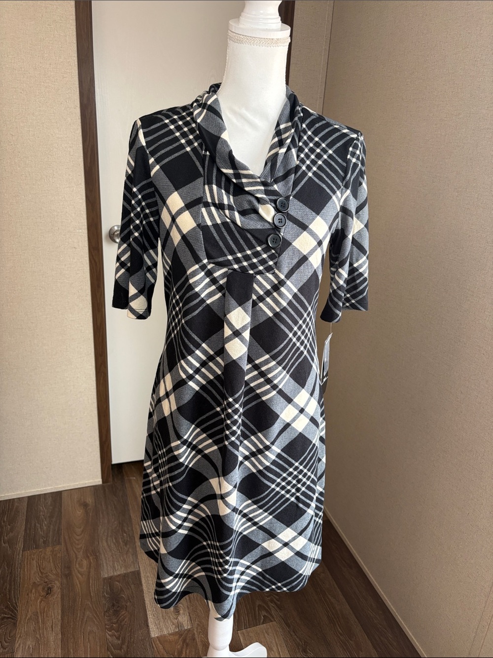R&K Women Black Ivory Plaid Cowl Neck Shift Dress 8 Stretch Business Preppy NWT
